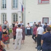 Groupe de personnes à l'extérieur